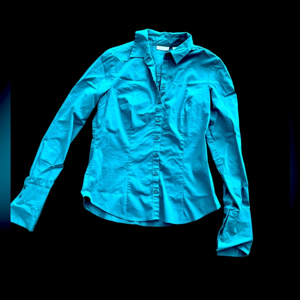 New York company small green shirt